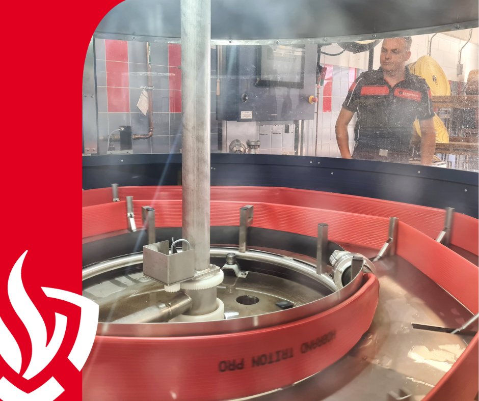 De slangenwerkplaats van Brandweer Haaglanden, gevestigd op kazerne Oosterheem in Zoetermeer, is vernieuwd. Op woensdag 14 juni werd de werkplaats officieel in gebruik genomen.
↪️Meer weten over de slangenwerkplaats? Je leest het hier: vrh.nl/nieuws/slangen…