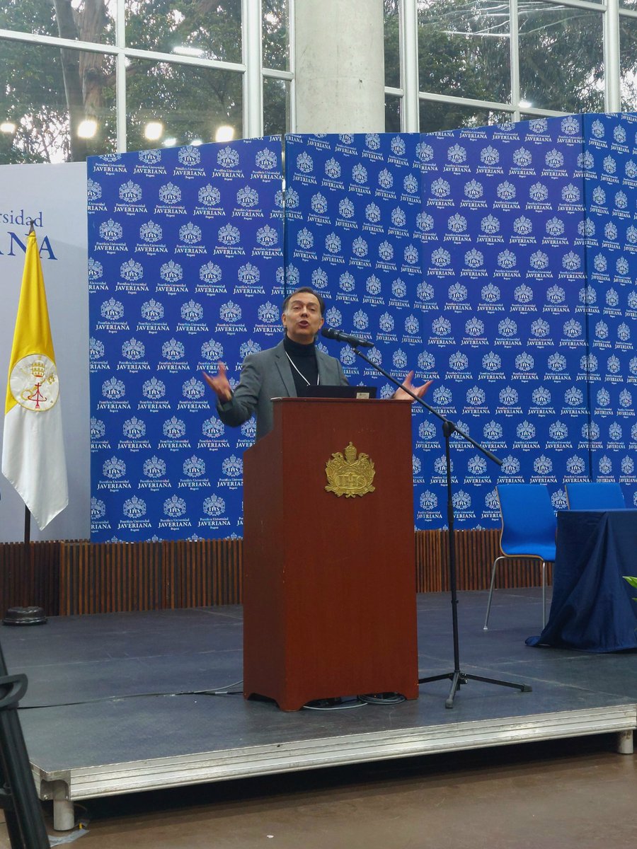 redcre_'s tweet photo. "No se puede avanzar en la restauración a nivel de paisajes si no se combaten los motores de pérdida de biodiversidad" Cristian Echeverria en la 6️⃣ta conferencia magistral: Decada de restauración: Recuperando hábitat, ecosistemas y paisajes desde la tradición, política y ciencia https://t.co/9lUfLAZNjr