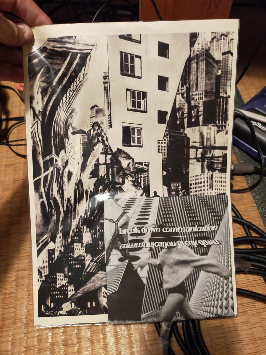 tatami0624's tweet photo. 6/18 CHAOSBARで初めて
artworkの展示やります！
break down communicationの
LIVEもあるので音源持ってきます！
#CHAOSBAR
#artwork
#展示 https://t.co/hRild6LEK6