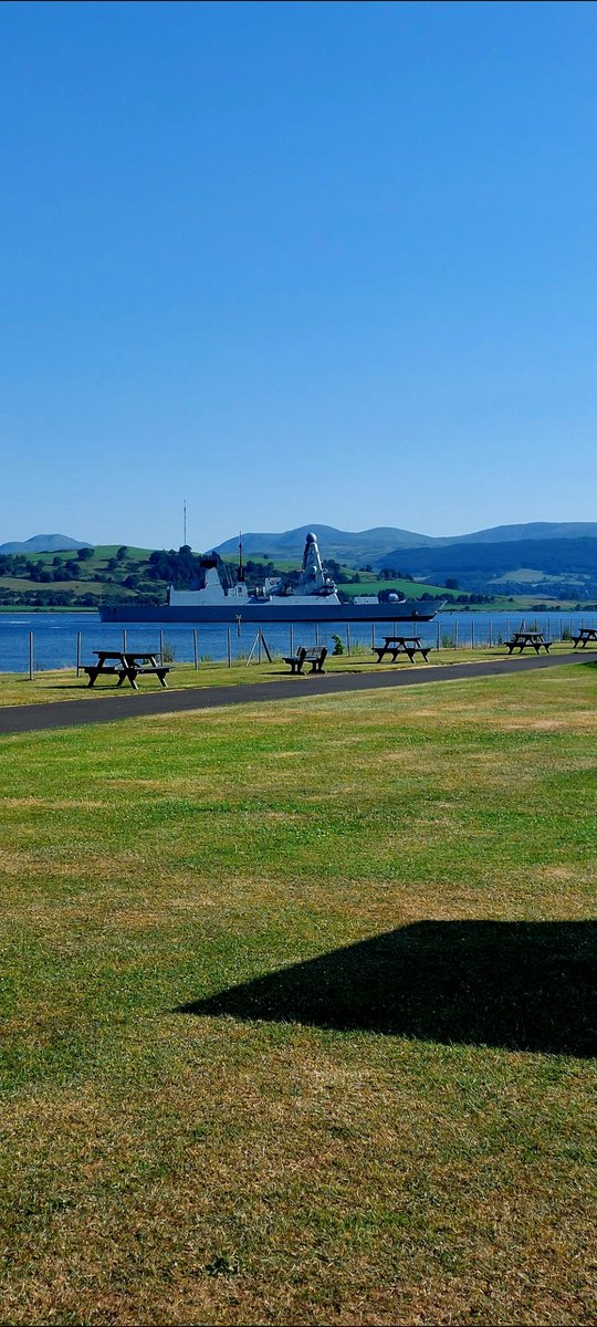 tessmurray17's tweet image. #hmsdefender this morning sneaking up the #riverclyde 😉 #batterypark #inverclyde  #gourock #greenock
@KubotaUK @major #heatwaveuk #hotweather