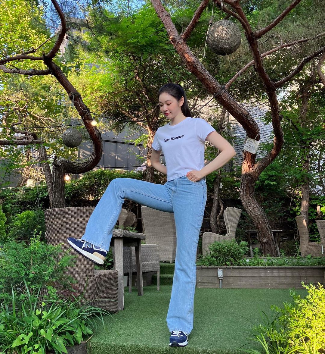 여왕님 인별 업뎃

"흣짜😝 #뉴발란스우먼스 #뉴발란스반팔티 #뉴운완"

#김연아 #yunakim