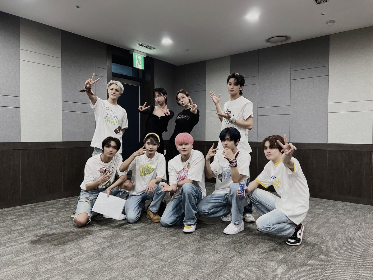 marknrt's tweet image. Thank you to the SM entertainment family who took the time to attend the concert that was held, we are so happy because of your presence! And of course thanks also to our sizeuni for giving so much love,, don’t stop loving us, love u.