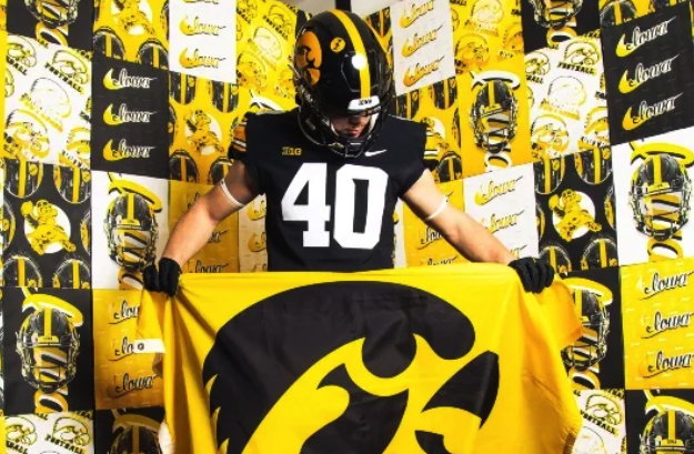 Several Top Class of 2025 and 2026 State of Illinois recruits will be attending the Iowa Hawkeye Tailgater event more details here edgytim.rivals.com/news/2025-and-… @DominikHulak @Christian2025_ @JosephReiff
