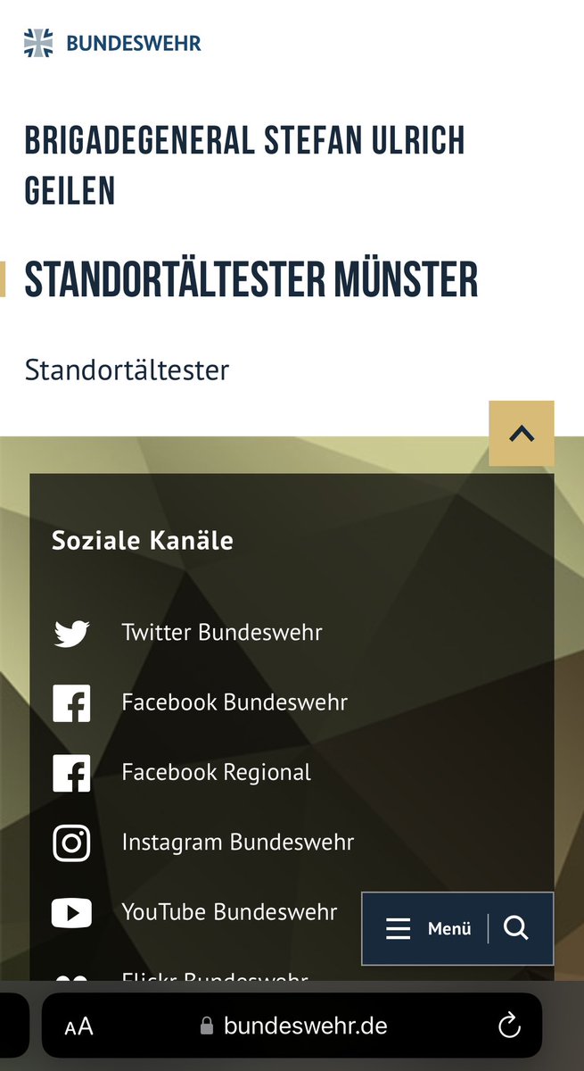 Vllt liegen die Probleme des @BMVg_Bundeswehr und der @bundeswehrInfo im Umgang mit #Rechtsextremismus und der Resilienz dagegen auch einfach darin begründet, dass sich selbst Generäle offiziell nicht hinreichend abgrenzen können… 
Ein kurzer Thread. 🪡🧵 1/ 

#Demokratieleben