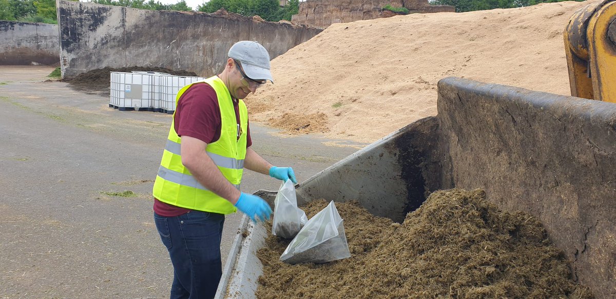 farm4more's tweet photo. ☘️🍀 another pressing campaign last week in Japons, Austria 
#GreenBiorefinery of  grass silage and #BMRS seaweed silage

"A Few wet downpours but a successful campaign overall with some good data collected for the development of LCA"

@BantryMarineRS @LIFEprogramme  @Dept_ECC https://t.co/oxWm0hp867