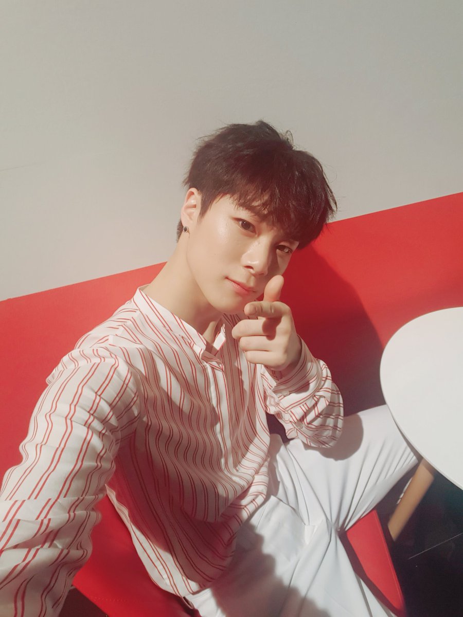 cheolbinsART's tweet photo. 🌛 170529 🌜 #EB_todaysBIN

Official ASTRO Twitter Update - 문빈

" We've successfully finished our comeback showcase!! I'll work hard beginning tomorrow!!😁
#ASTRO #DreamStore #baby #ComeBack "
+++ https://t.co/3bQv43Vl8J