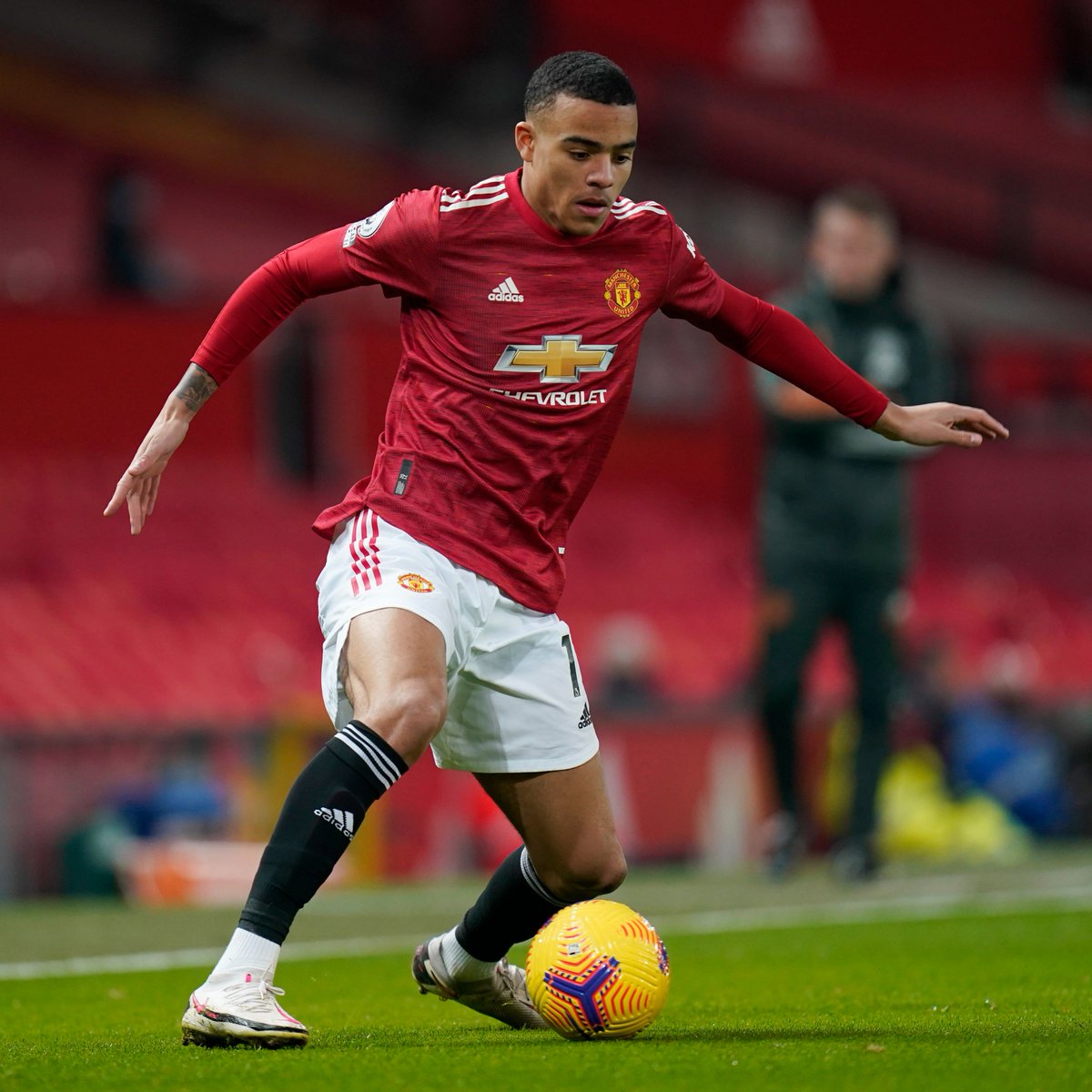 2023-24 sezonu için kontratlı A Takım oyuncularını paylaşan Manchester United, 1 yıllık aradan sonra Mason Greenwood'a da kadroda yer verdi.