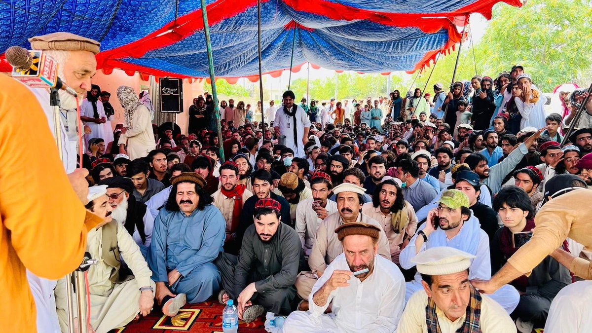#PTM North Waziristan SitIn continues on 15th day, Demanding the release of abducted PTM members by Pakistani Army..
Demanding peace in Pukhtunkhwa is a big crime in Pakistan.
#PashtunsSitInWaziristan