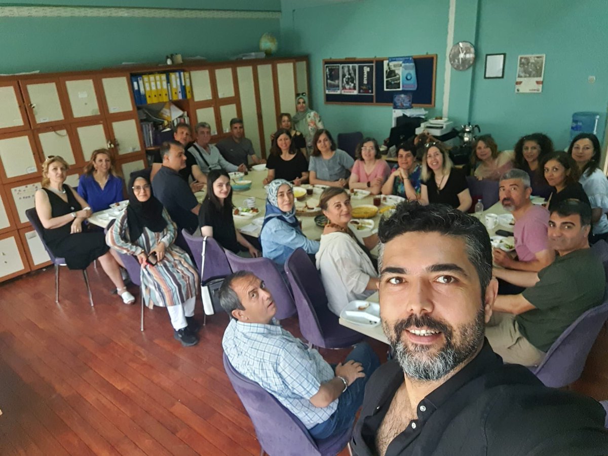 GELENEKSEL BİRLİK   VE DAYANIŞMA KAHVALTIMIZI GERÇEKLEŞTİRDİK Kahvaltı ya katılan arkadaşlarımızdan emekli olacak, görev değişikliği yaşayacak ve tayin dolayısıyla yer değişikliği yaşayacak arkadaşlarımız var yolunuz açık olsun sizleri özleyeceğiz. <a href="/Edirne_MEM/">Edirne İl Millî Eğitim Müdürlüğü</a>  <a href="/kesanmem22/">Keşan İlçe M.E.M.</a>