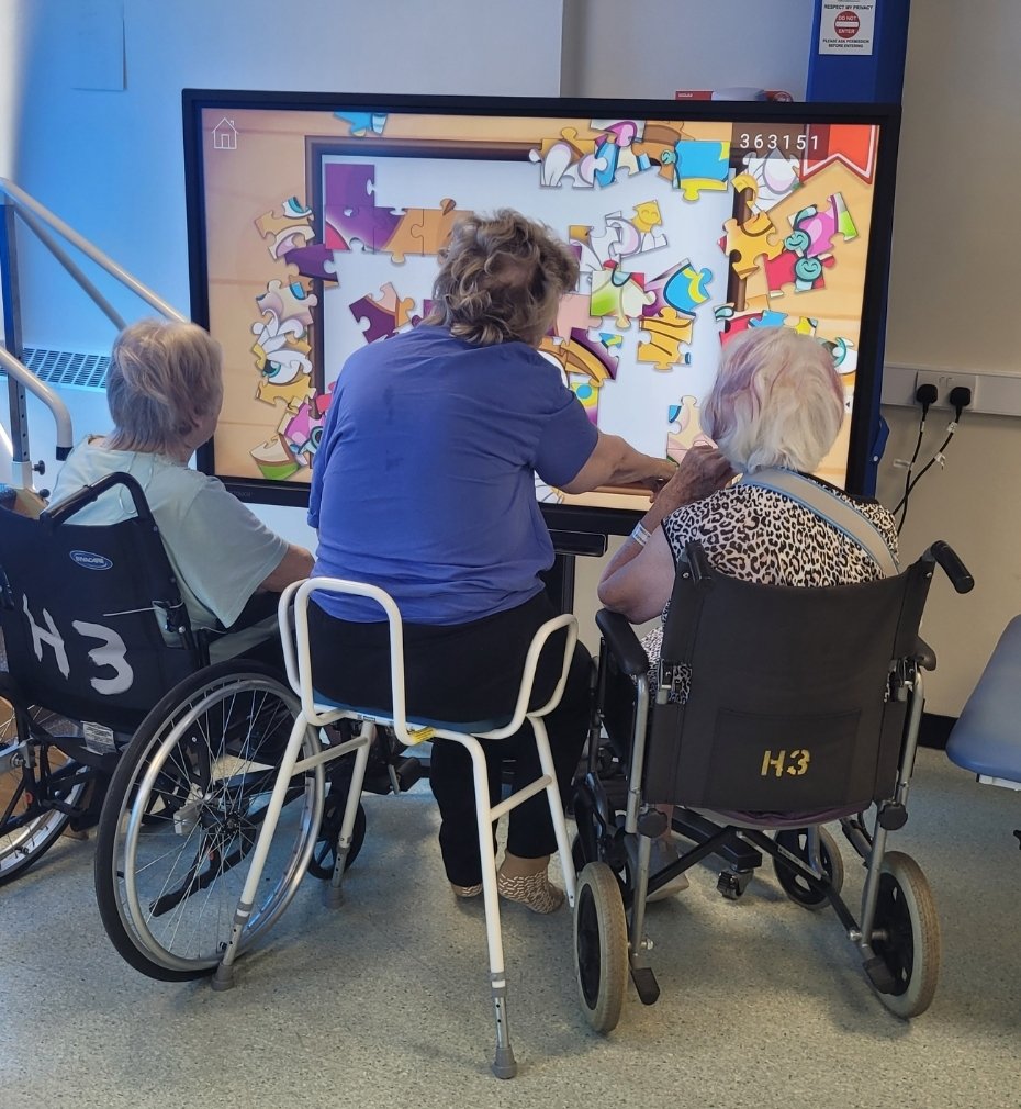 Lovely group session today with some of our patients on Bolton Stroke Ward  ❤️ <a href="/boltonnhsft/">Bolton NHS Foundation Trust</a> <a href="/myClevertouch/">Clevertouch</a>