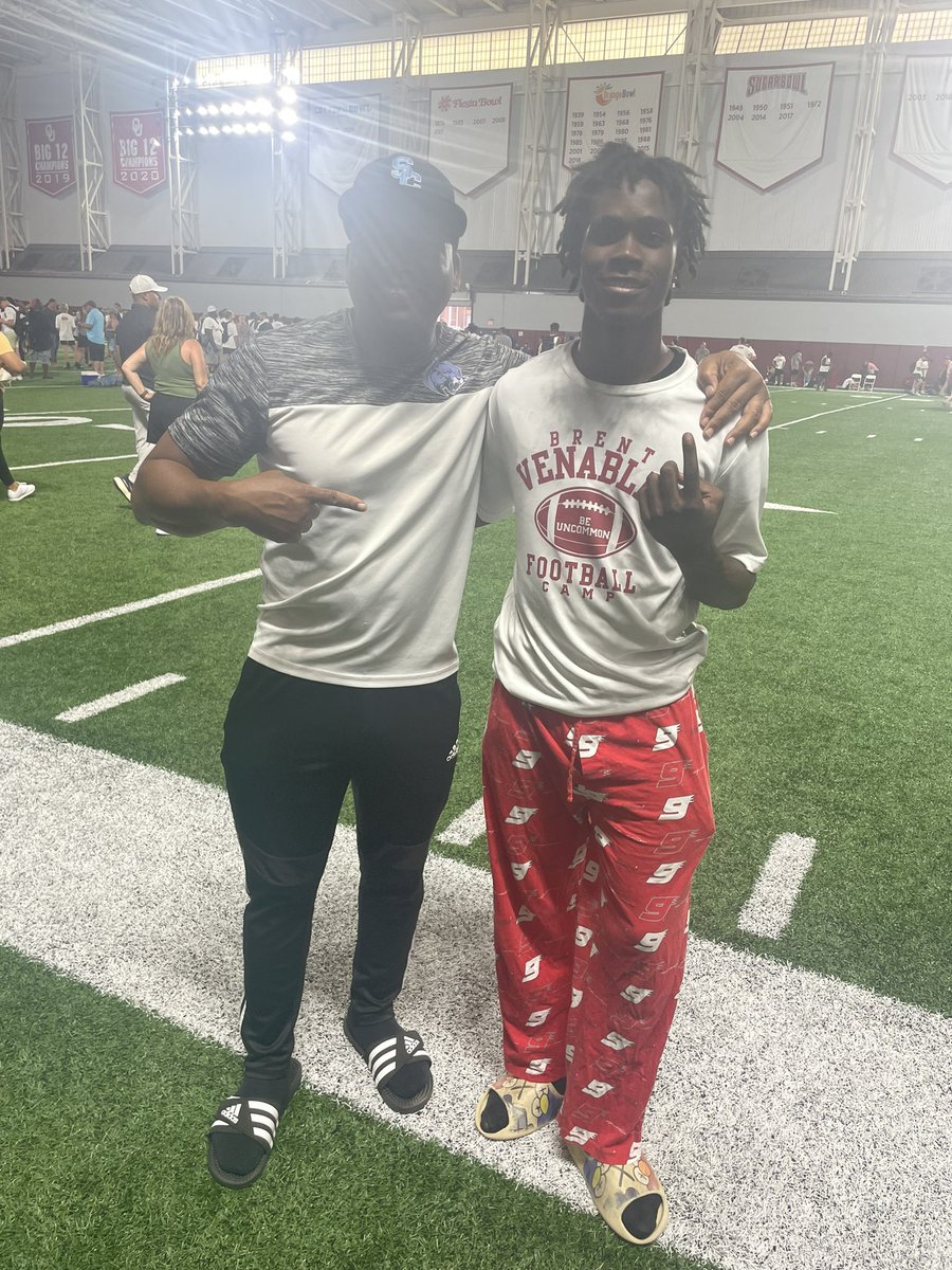curtspel3's tweet photo. Todays clips from @OU_Football camp @coachjoegordon @CoachDerekShay @FlightSkillz @CoachSonnyDykes @CoachCKillian @DAYERS_LOE @DeMarcoMurray @TrustMyEyesO 
@Rivals 

@JavonHarris3D @TerryBellIII3 @JWill1906APE @JakeRippy_ https://t.co/UA0L1FbWq0