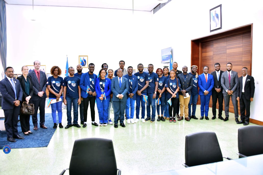 PetronieNgoie's tweet photo. So happy to announce you that i've been selected among 18 brilliant brain of DRC 🇨🇩 to attend to @WashFellowship.
I'll be hosted at @TexasLonghorns for six weeks of intensive training program in #leadership #business
#5Days #To_Go 🇨🇩✌️🇺🇸 https://t.co/2P4FNE7Ebb