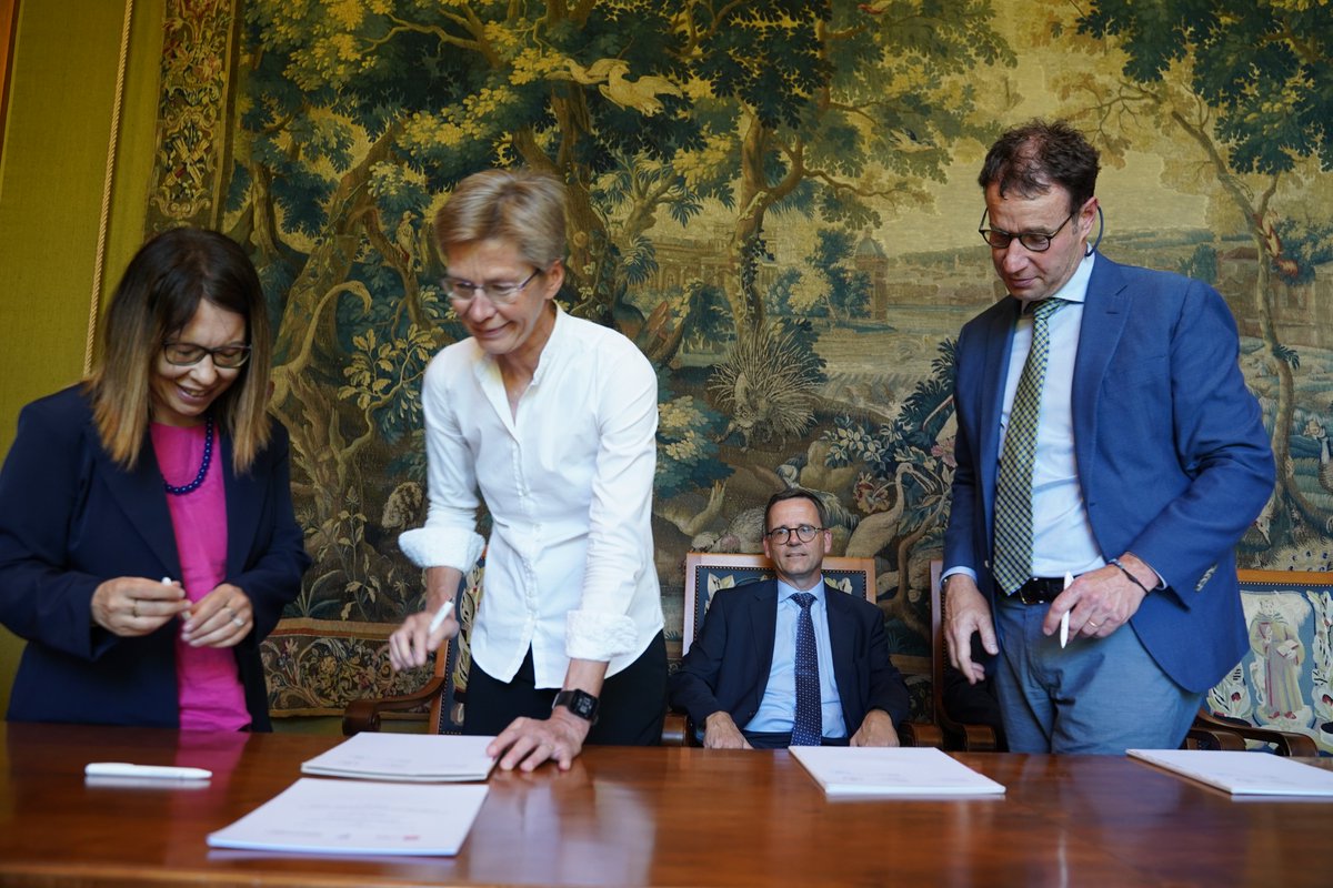 Nouvelle convention entre #Unifr et l' <a href="/unito/">Università di Torino</a> Nos étudiant·e·s ont désormais la possibilité d’obtenir le Laurea Magistrale à #Turin en plus de leur MLaw. #frhappy #AlmaGeorges #unifr #law