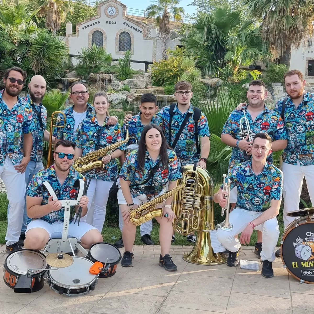 El_Movidon's tweet photo. Recuerdo del pasado sábado en el complejo El Brujuelo! 
Que bien lo pasamos 🕺💃
No dudéis en contactar con nosotros para animar vuestras celebraciones!!!!
#music #party #charangaelmovidon #charanga #drum #bass #saxofon #trumpet #wedding https://t.co/YjvYjZ0c21