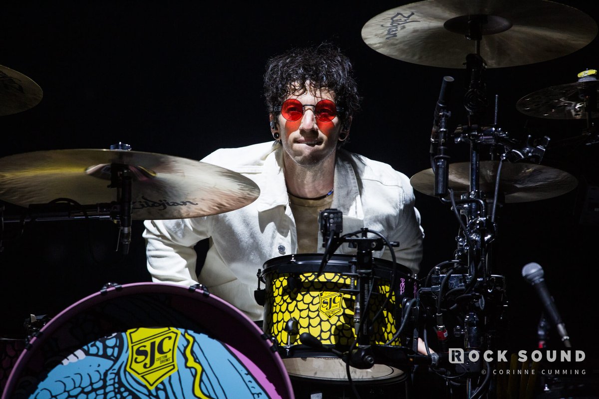 rocksound's tweet photo. Happy Birthday to Twenty One Pilots' Josh Dun 🎂 🎉 https://t.co/UxRJtHK0CX