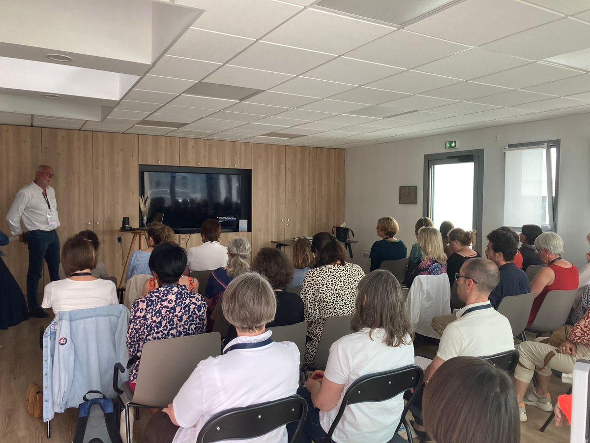 URPSMLB's tweet photo. #JSS 2023, gérer sa détresse et les incivilités, les outils pour gérer ma e-réputation et mon emploi du temps... Une fin de matinée autours d'ateliers pour les professionnels de santé ! @dumoitier https://t.co/aDP1JPH997