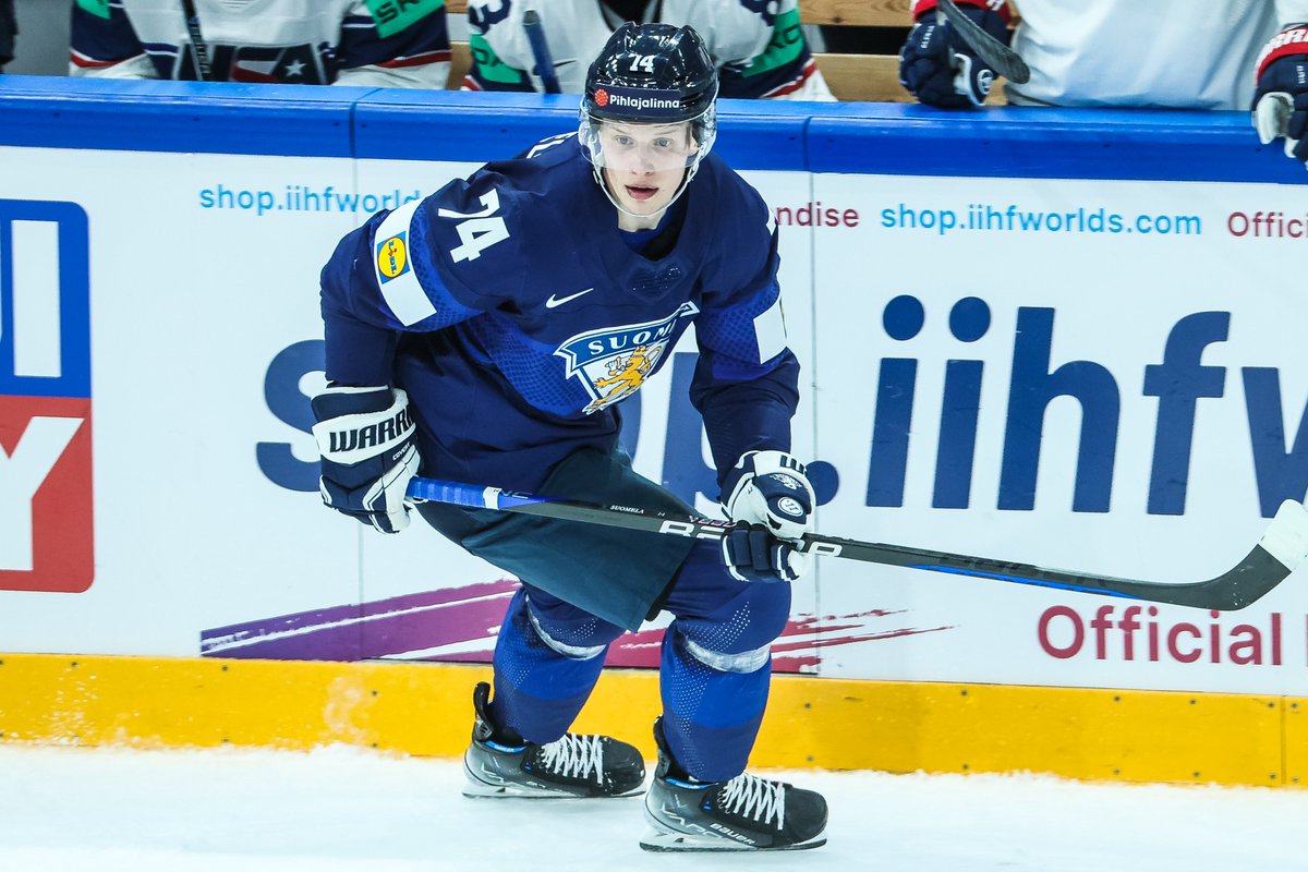 Antti Suomela confirmé au LHC 🇫🇮🔴⚪️

« C’est vraiment super de savoir que je suis un Lion à 100% » 🎙️

News ➡️ bit.ly/3NyBTaI