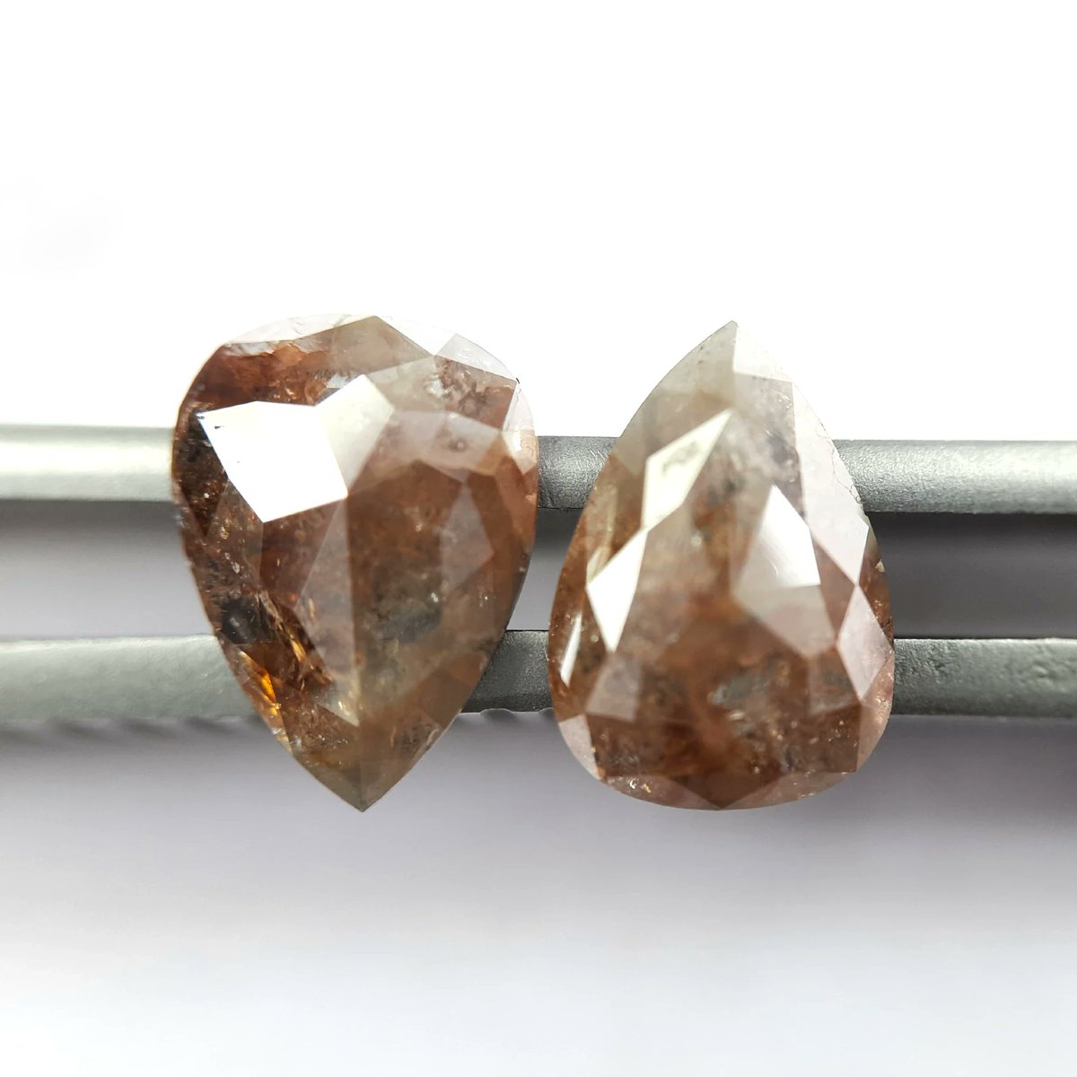 AvellinnoJewels's tweet image. 1.77 Carat Pear Shape Rustic Fancy Natural Peach Color Rose Cut Diamond For Jewelry💎💎

avellinno.com/products/1-77-…

#rusticdiamond #rosecutdiamond #roundshapediamond #pairdiamond #facetedcutdiamond #naturaldiamond #loosediamond #looserounddiamond #looseroundshape