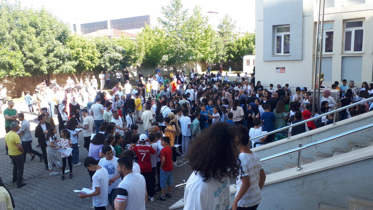 TOBB_CYO's tweet photo. 2022/ 2023 Eğitim Öğretim Yılı karne töreni ile sona erdi. Öğretmen ve öğrencilerimize aileleriyle geçirecekleri mutlu bir tatil dileriz.  @bingolmem https://t.co/TWTmhmkyM0