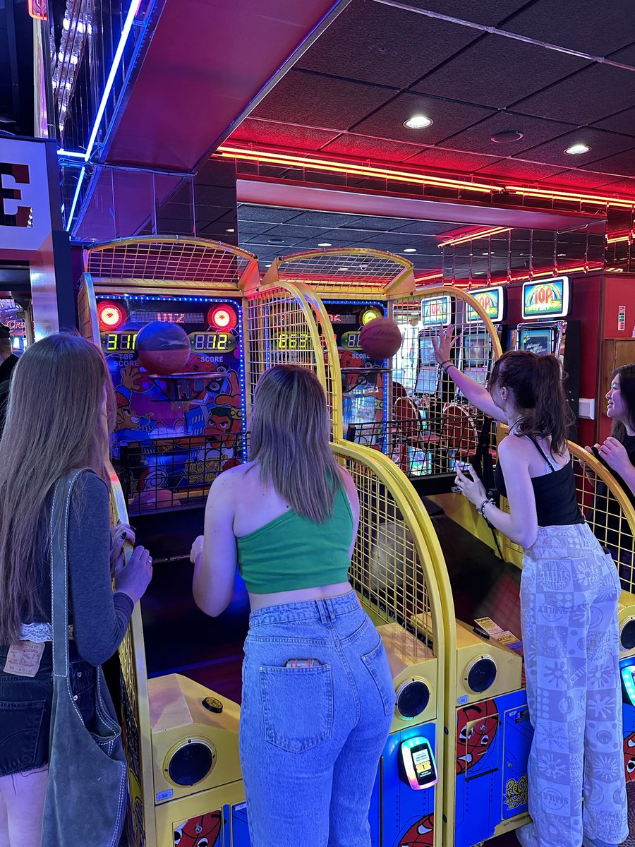 MrsParkerGeog's tweet photo. A bit of pre-dinner fun at the amusements to celebrate our final night in Scarbados 🏖️ https://t.co/DPnmOMhXBY