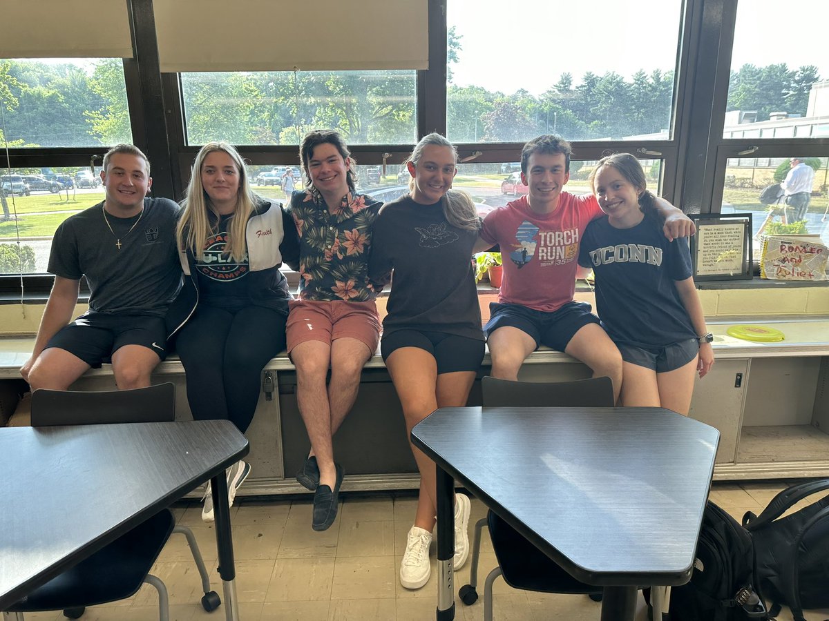 EmersonCavosKC's tweet photo. And that’s a wrap on the 22-23 Key Club Board. We are so thankful for this group!! #GoCavos https://t.co/W5nW7AdCko