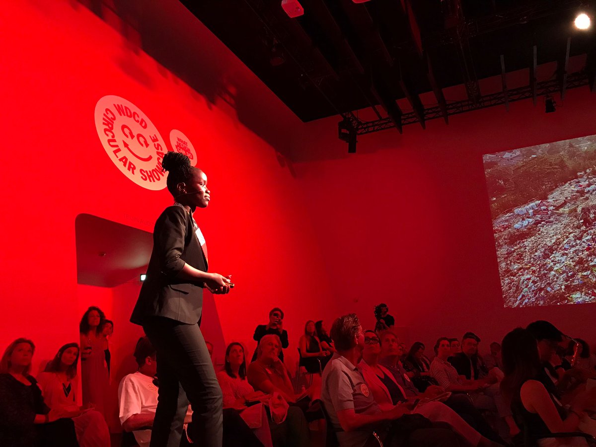 WhatDesignCanDo's tweet image. First up at the #WDCDCircularShowcase... @RethreadAfrica co-founder Noreen Mwancha on how they turn pineapple leaves into fabric: &quot;Nature provided all solutions. I invite to join our mission to change the fashion industry together!&quot; 🪡