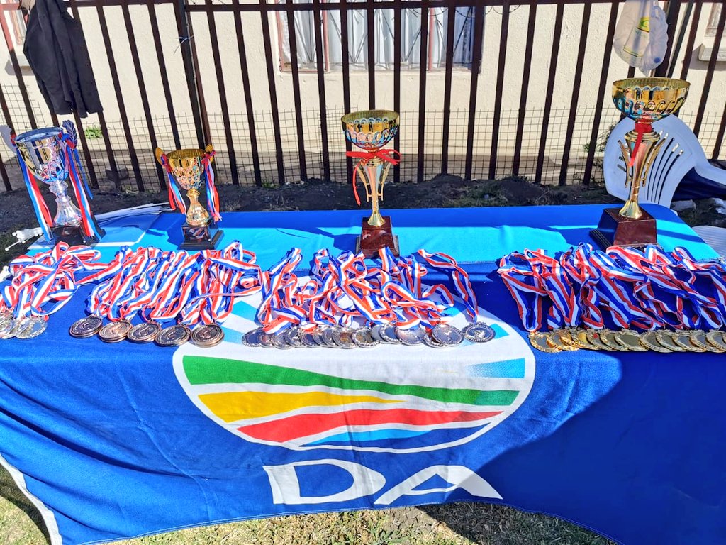 #YouthDay celebration underway in eMbalenhle (Govan Mbeki Constituency).

The reason that skilled young people cannot find work in the State is because those jobs are reserved for ANC cadres.

Vote DA for a better future 💙 

#PowerToTheRegistered