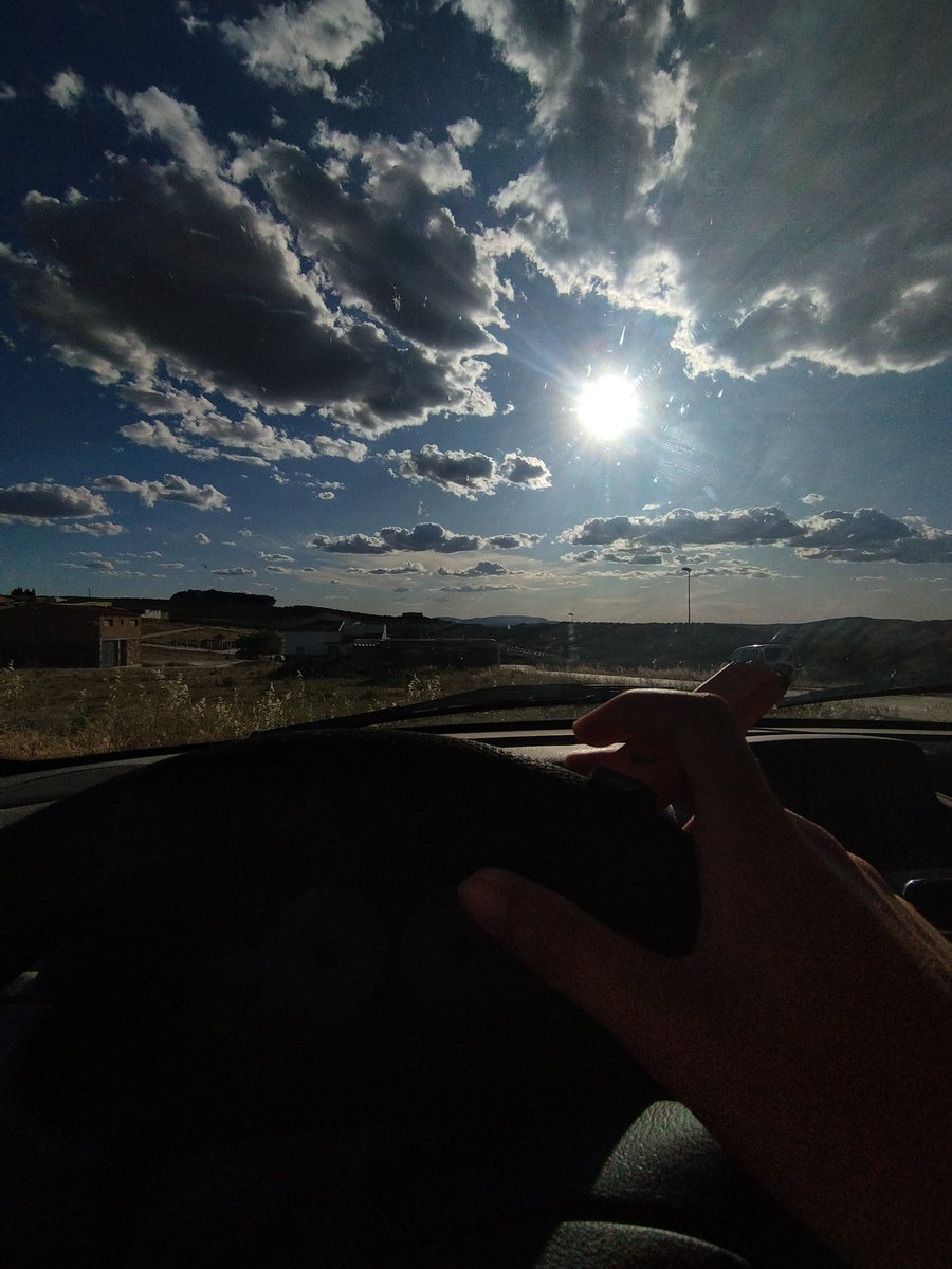 humann_910's tweet photo. 🌅🌤️🌄🚗 https://t.co/e1a8eKgASw