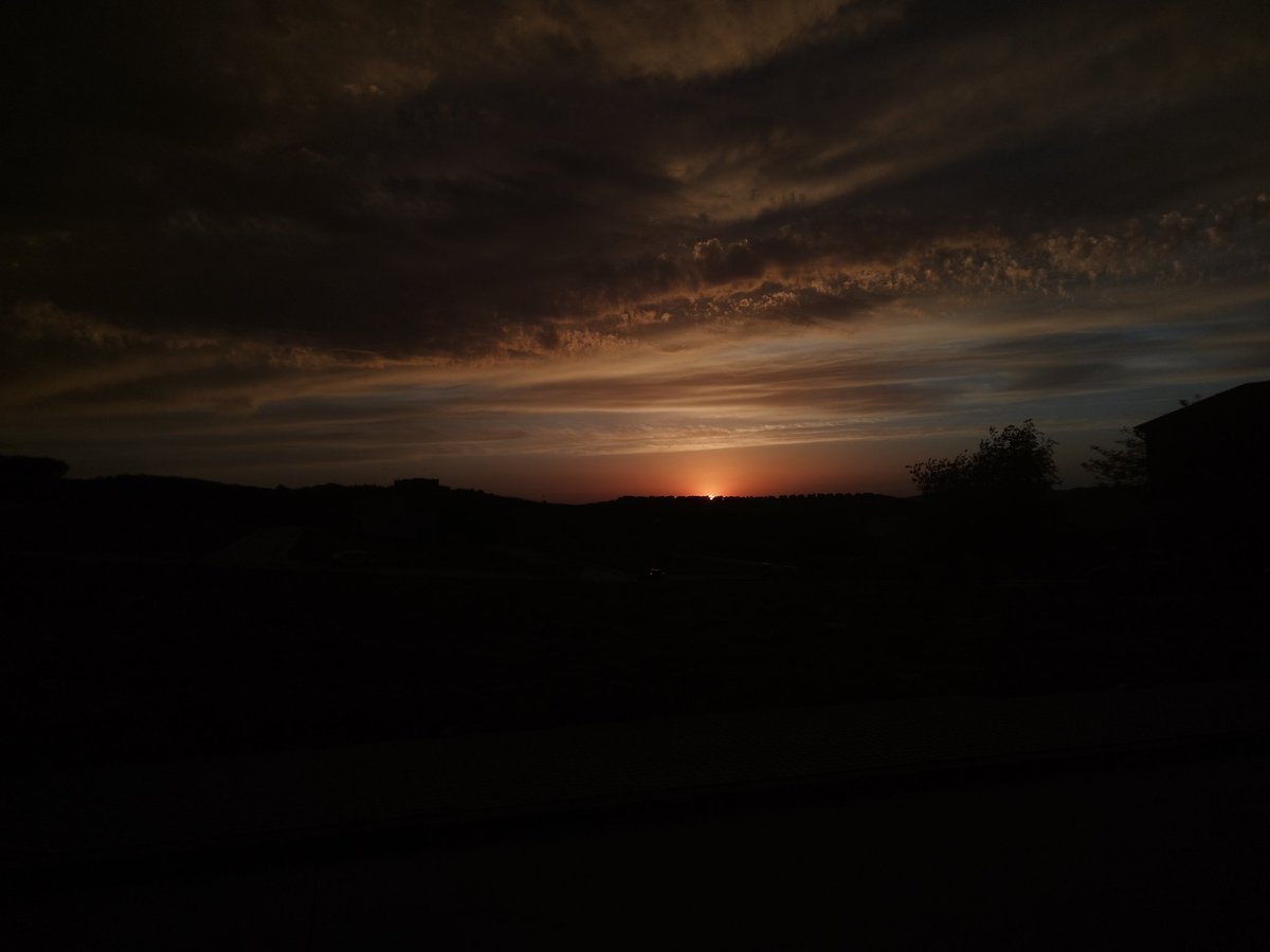 humann_910's tweet photo. 🌅🌤️🌄🚗 https://t.co/e1a8eKgASw
