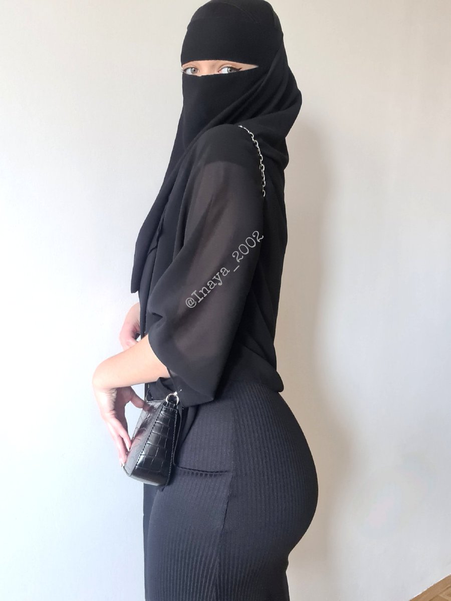 Inaya_2002's tweet photo. With such sunny weather here, I thought I'd wear lighter layers to #Jummah today. who's coming to pray Jummah with me? No peeping from the men's section 😉
#JummaMubarak #hijab #hijabi #muslimah #muslim #Modest #niqab #niqabi #FridayMotivation #FridayVibes #SummerVibes https://t.co/OVSG3aQJwB