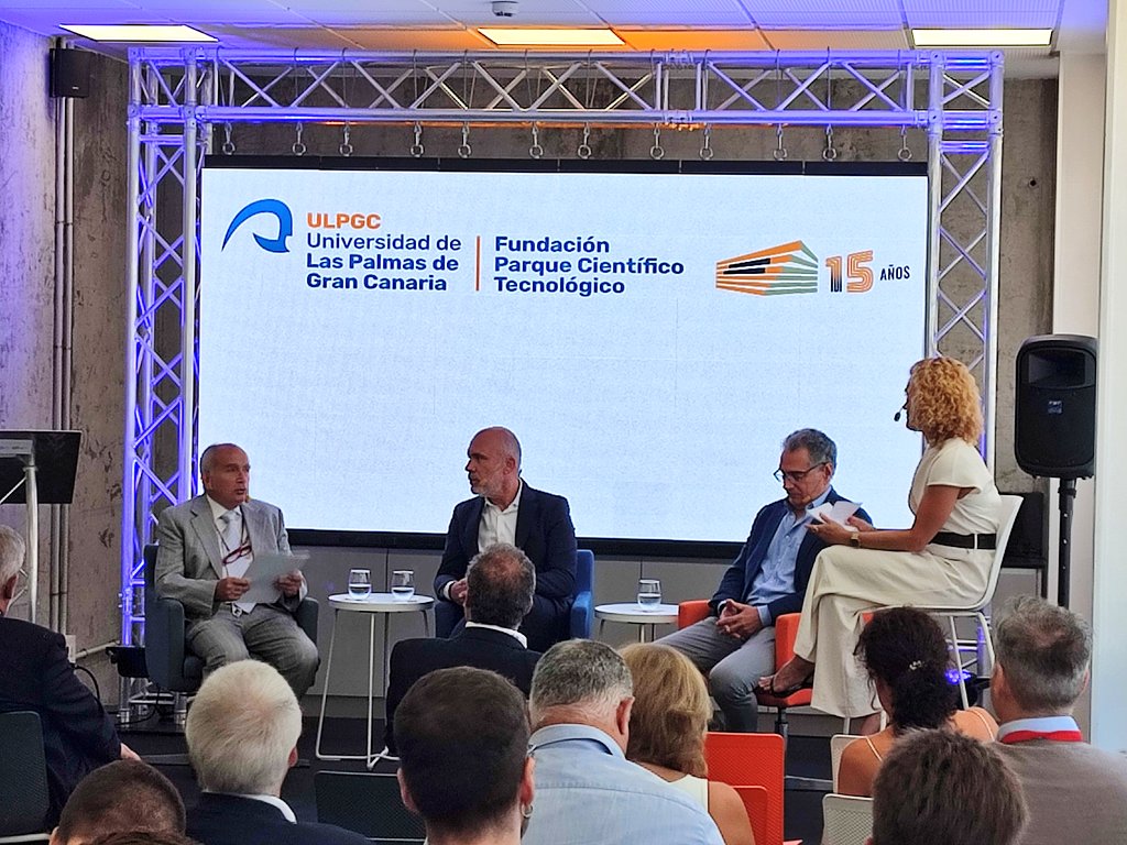 GrupoInetel's tweet photo. Los tres directores del @pctulpgc en sus 15 años de historia, @Marcesantgonz , Gabriel Mejías y Bernardo Díaz, sumen al escenario para contar sus experiencias al frente de esta institución universitaria innovadora de la @ULPGC
#Inetel #Inerza #ULPGC #FPCT15 https://t.co/RbPdax3tZ6