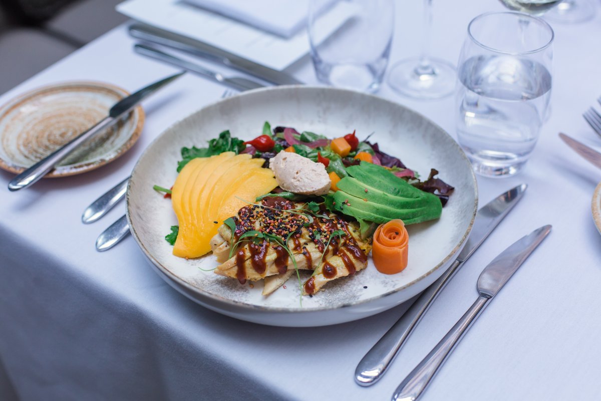 Happy Friday! Kick off the weekend with a delicious and fresh Chicken Salad on our terrace ✨

Don't forget Father's Day this Sunday. Join us from 1-8 pm for a wonderful lunch or dinner experience. 

Link in our bio to reserve a table. 

#SueseyStreet #DineInDublin #FathersDay