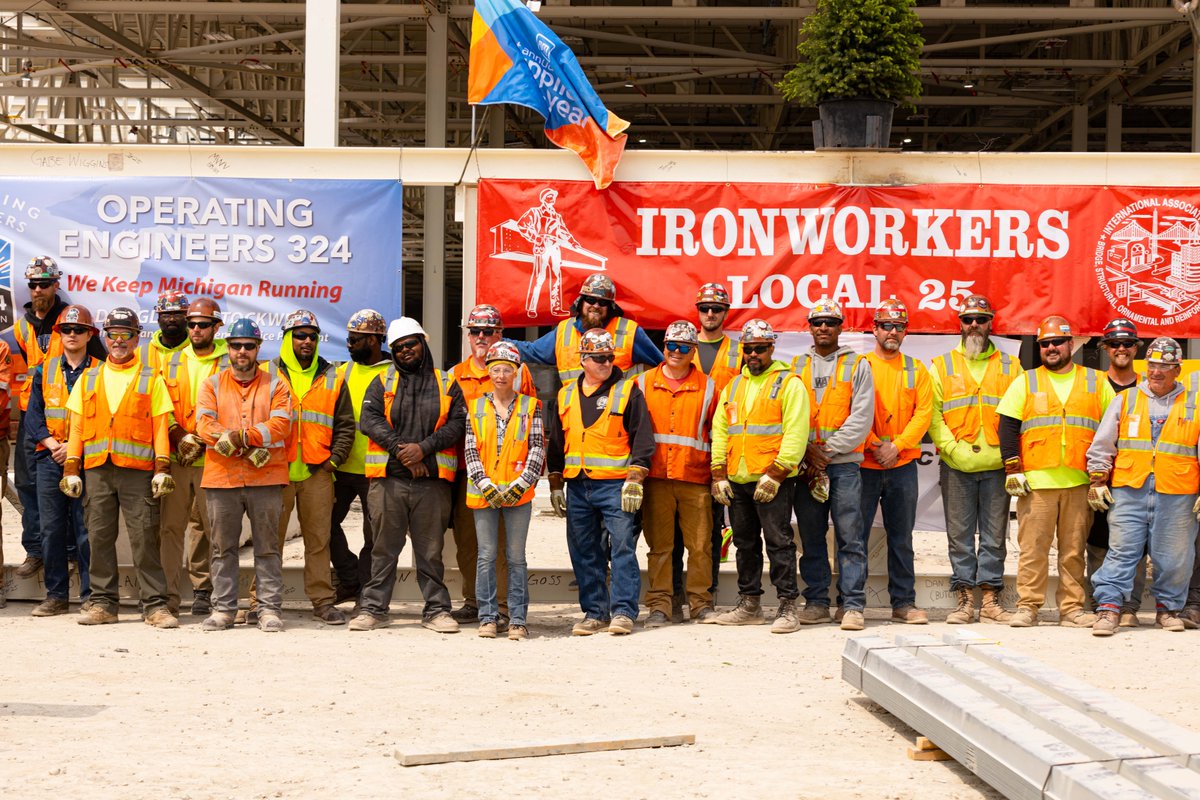 IdealDetroit's tweet photo. In May, we hosted a topping-out ceremony at the Walbridge GM Orion BET Site #2 project. We’re proud of our team’s continued progress on this massive body shop expansion and for reaching this significant milestone!

#IdealContracting #Walbridge #ToppingOut #Steel #Local25 https://t.co/pk0FY73NtN