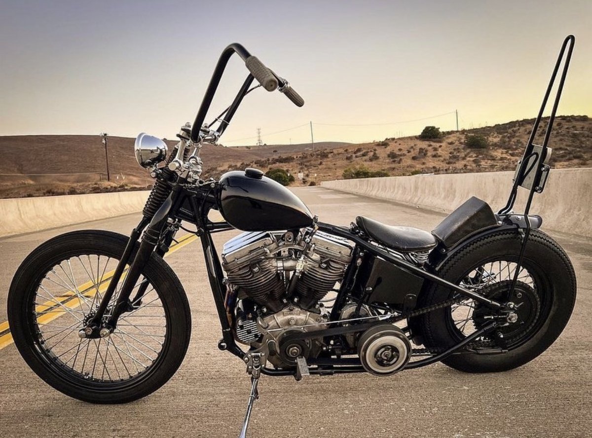 Check out the b-side of this classic panhead chopper by @dahulkhogan #classy #chopitbuilditridieit #bside #openprimary #panheadsforever #thegoodlief #choppershit #choppers