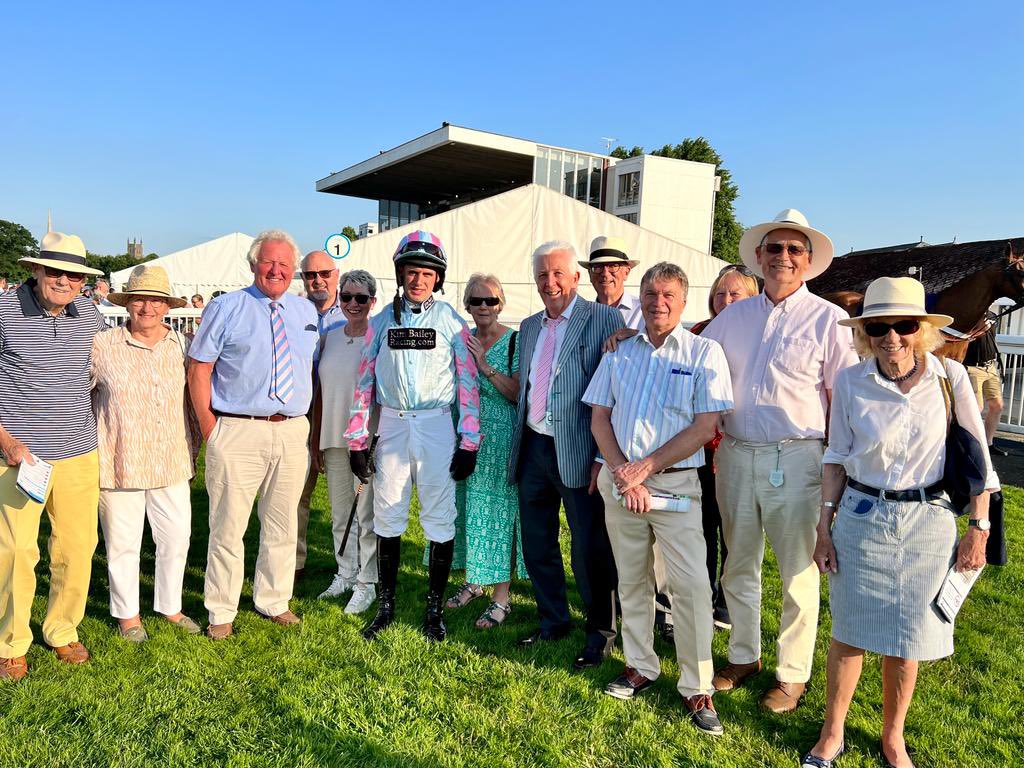 Thorndalefarm's tweet photo. Happy night @WorcesterRaces for one of our KBRS last night. #racingsyndicates #fun https://t.co/kySEBIvG6Q