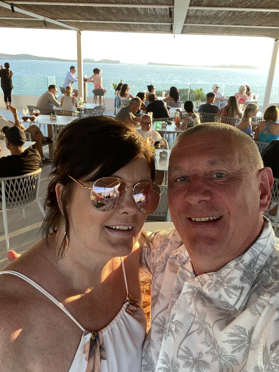 AndyPandy1965's tweet photo. Happy Anniversary to my gorgeous wife @AnnaMarieHolt8 33 years today xx https://t.co/uNvn0AZMfu