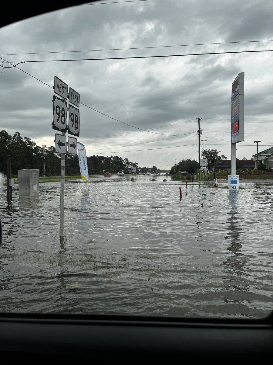 Wild storm in #Pensacola last night. Lots of flooding…