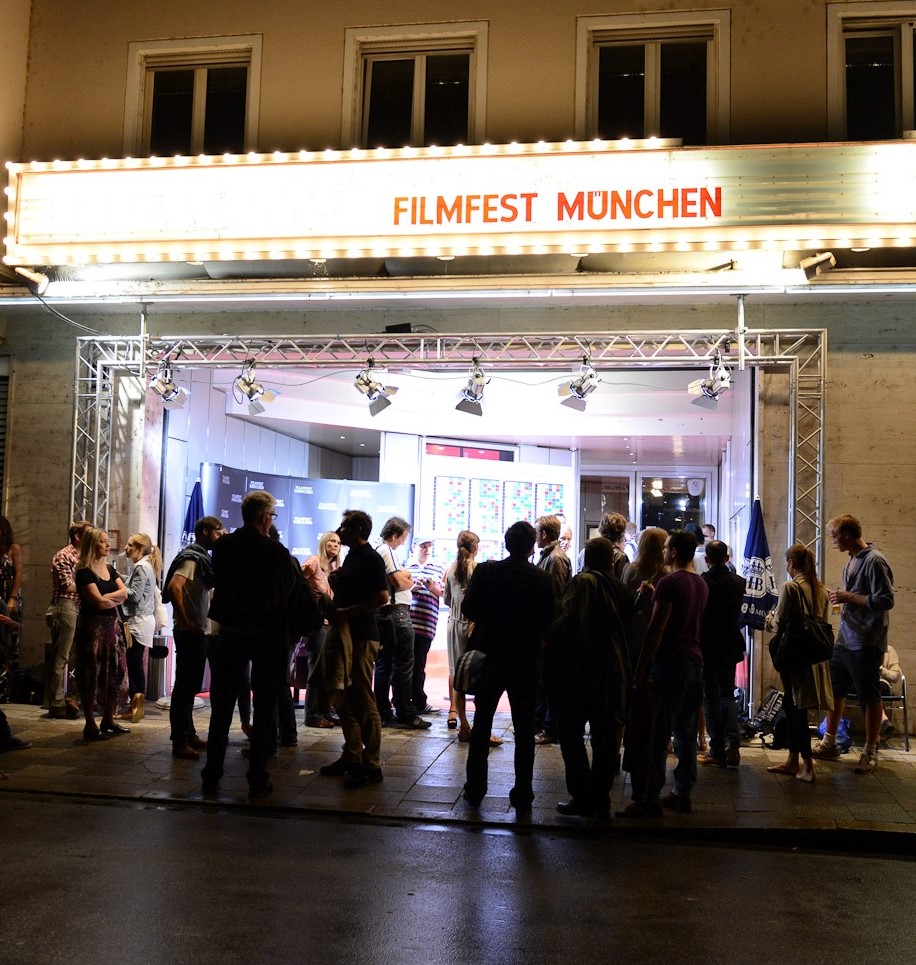 Die Gerüchte sind wahr! Unser Ticket-Webshop ist ab sofort online: filmfest-tickets.muenchenticket.net Hier gibt es Einzel-Tickets für alle öffentlichen Screenings des 40. #ffmuc sowie unsere beliebten Package-Deals für 5, 10 oder 20 Tickets. 40. FILMFEST MÜNCHEN: 23. Juni - 1. Juli 2023