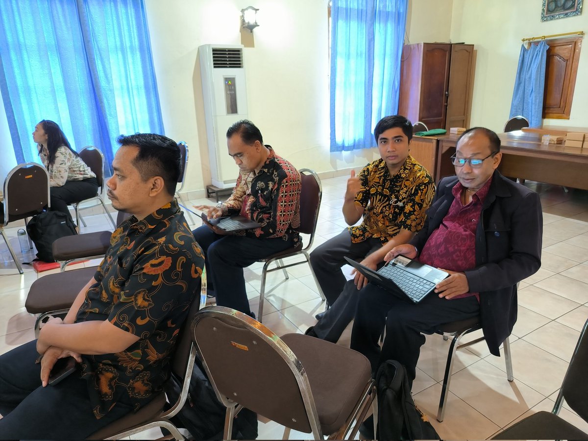 putulino's tweet image. KETEMUAN Kegiatan temukan masalah lalu selesaikan SINTA, BIMA &amp;amp; Launching UNTRIM Press berjalan dengan lancar. Terima kasih banyak atas semangatnya Ibu/Bapak Dosen Universitas Triatma Mulya dan Akom Mapindo #dosen #lppm #lpppm #iwayanagusanggayana #agusanggayana #dragusanggayana