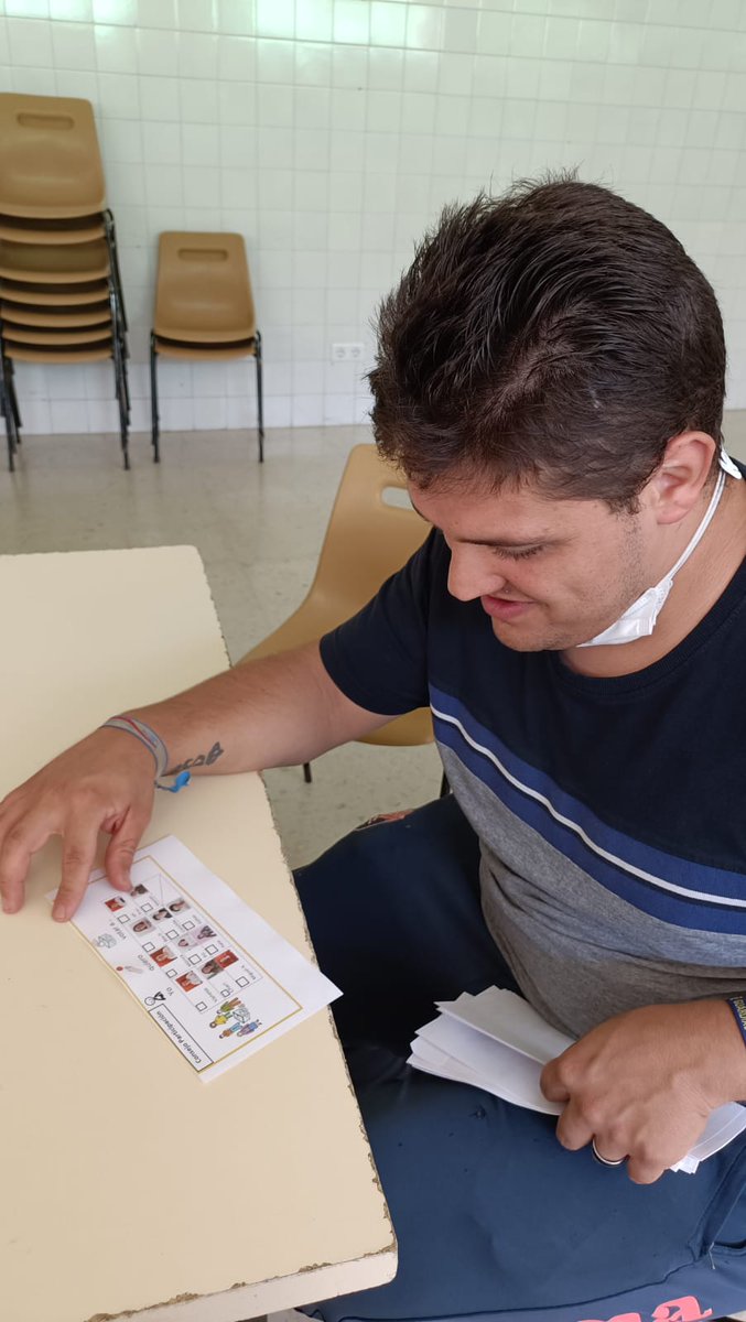 HospitalariasGr's tweet photo. Elecciones presenciales para la renovación del Consejo del CO #JosefaRecio
Durante junio se han desarrollado las elecciones de representantes para el Consejo del Centro, un espacio de participación más de las personas usuarias, familias y colaboradores. https://t.co/ccBX7YJ3UR https://t.co/gEH69mwzF4