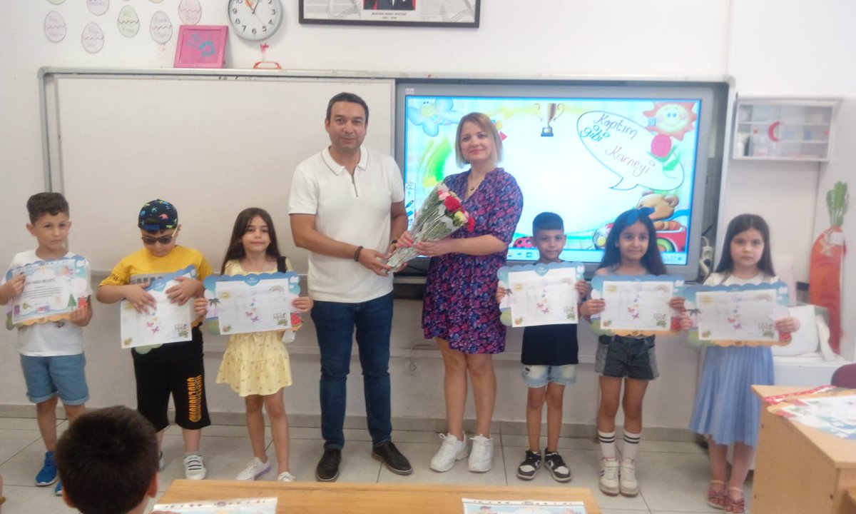 2022-2023 eğitim-öğretim yılı öğrencilerimizin karnelerine kavuşmasıyla tamamlandı. Öğrenci ve öğretmenlerimize iyi tatiller dileriz.
<a href="/tcmeb/">Millî Eğitim Bakanlığı</a> <a href="/AdemKoca46/">Adem Koca</a>
<a href="/necmidinc/">M.Necmeddin Dinç</a> <a href="/BaykalBasdemir/">Baykal BAŞDEMİR</a> <a href="/MikailEREN33/">Mikail EREN</a> <a href="/MersinMEM/">Mersin İl Millî Eğitim Müdürlüğü</a> <a href="/yenisehirmem_33/">Yenişehir İlçe Milli Eğitim Müdürlüğü</a>