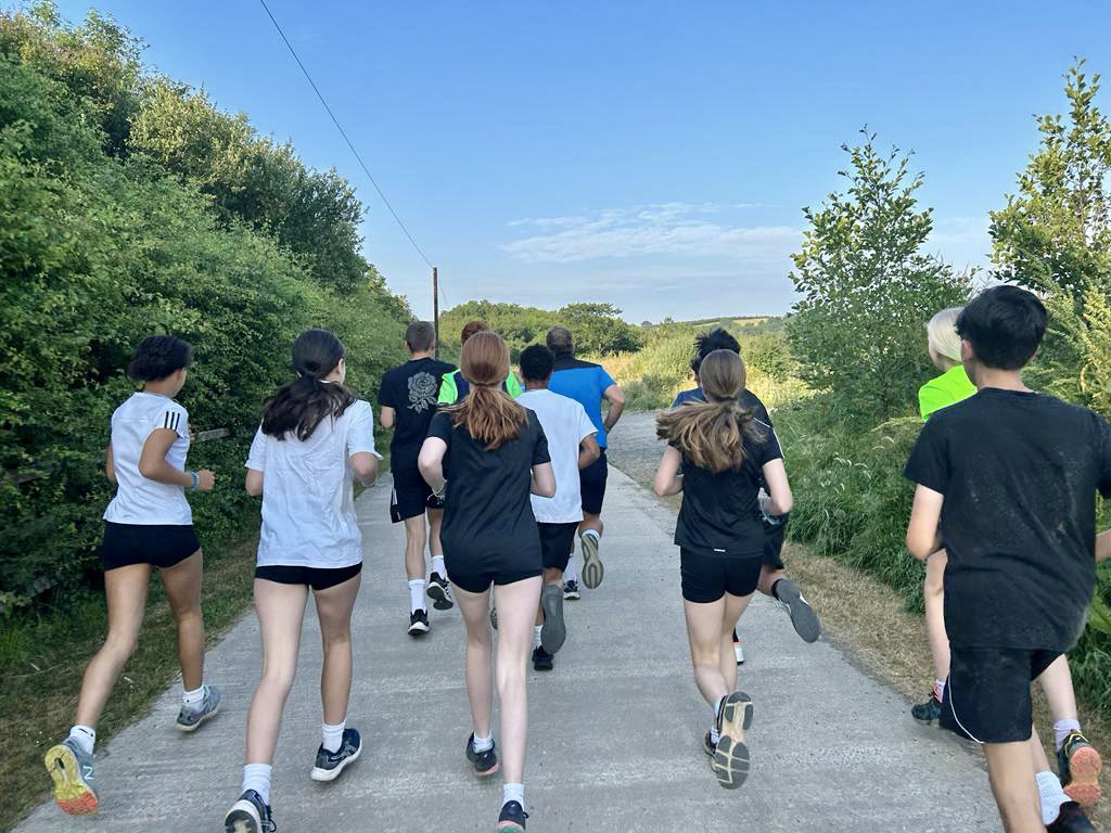 KingsCollPrepCC's tweet photo. Itβs Friday and that obviously means the #KingsLoop. The pupils got up early for a morning #run πββοΈ πββοΈ
#Yr8Trip
@KingsHallSchool
@kingshallsport
@KHS_Head https://t.co/dAtuLdFUwz