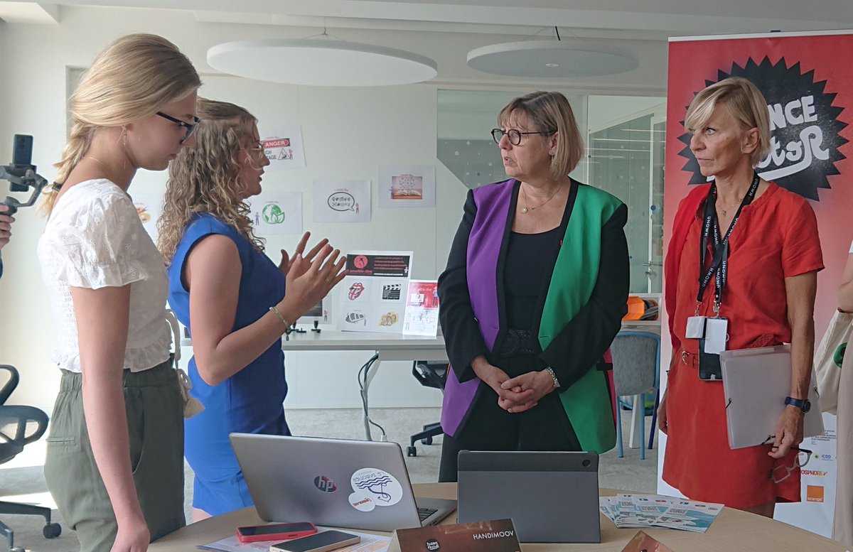 Morgane Le Bras (@lebras_morgane) on Twitter photo Quel plaisir pour ces jeunes filles de présenter <a href="/sretailleau/">Sylvie Retailleau</a> <a href="/sup_recherche/">Ministère Enseignement supérieur et Recherche</a> leur innovation numérique dans le cadre <a href="/ScienceFactor/">Science Factor</a> et pour moi d'assister à cette rencontre pour <a href="/ArbreDC/">L'Arbre Des Connaissances</a> Quel plaisir pour ces jeunes filles de présenter <a href="/sretailleau/">Sylvie Retailleau</a> <a href="/sup_recherche/">Ministère Enseignement supérieur et Recherche</a> leur innovation numérique dans le cadre <a href="/ScienceFactor/">Science Factor</a> et pour moi d'assister à cette rencontre pour <a href="/ArbreDC/">L'Arbre Des Connaissances</a>