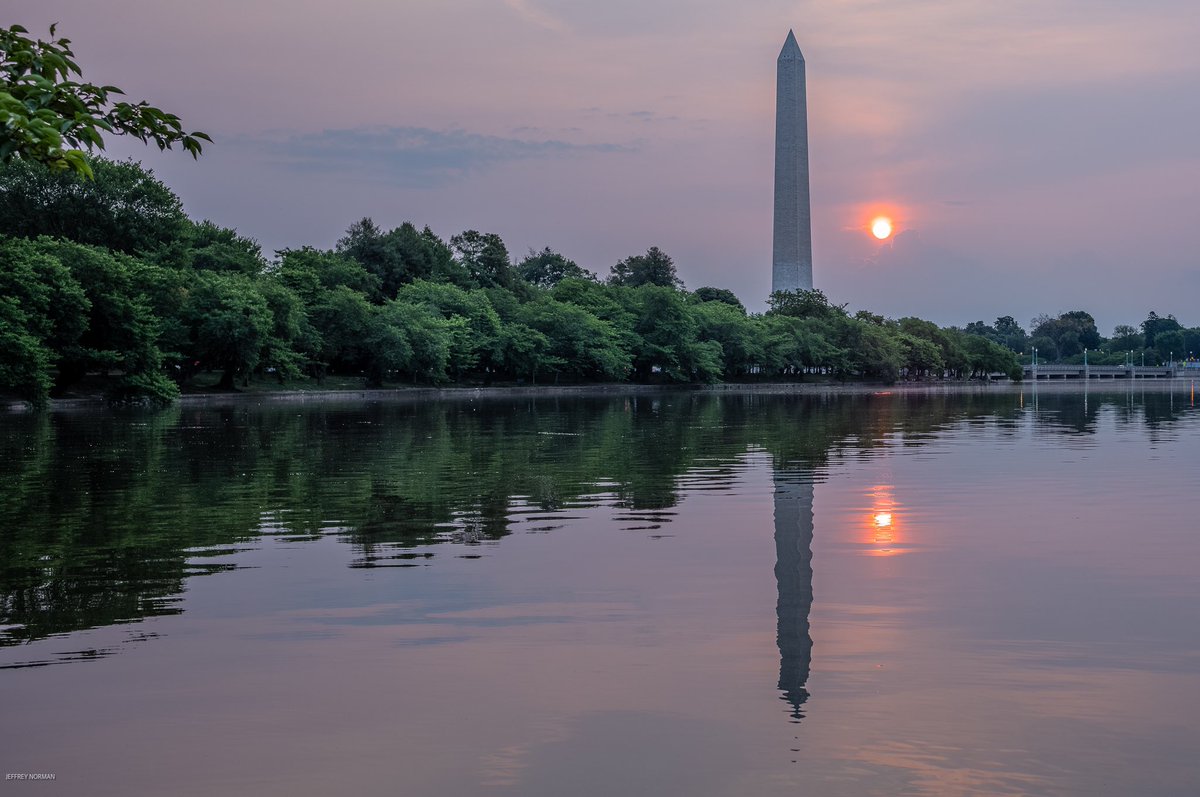 Hazy, smoky sunrise this morning. @capitalweather @abc7gmw @WeatherJackie @Eileen7News @ChuckBell4 #DCwx