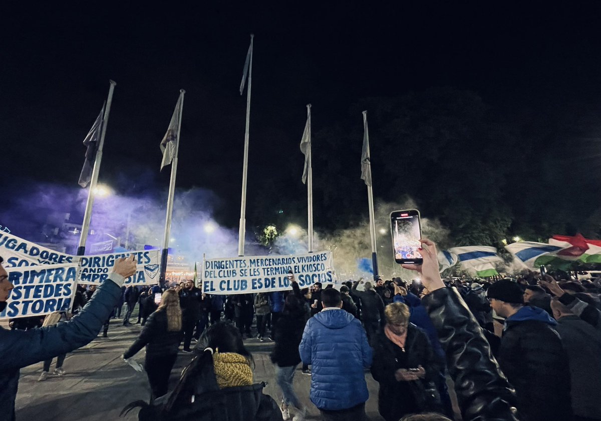 CandyJuarez15's tweet photo. Lo más grande de Vélez es su gente 💙 https://t.co/Y2KMaHq2zf