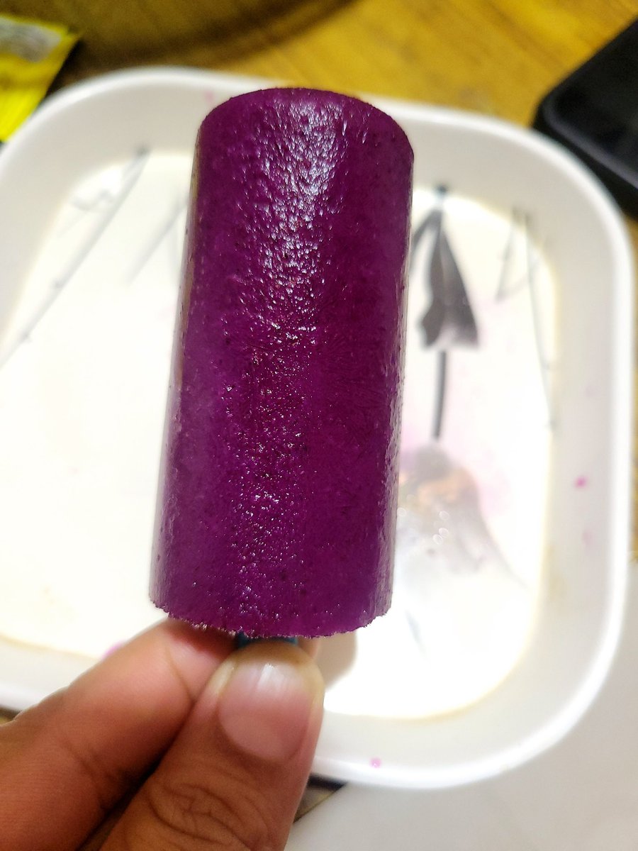 SaraswathiBL's tweet photo. The Popsicles ❣ ❣  #jamun #javaplum #Indianblackberry #Food #icecream #icefruit #SummerVibes https://t.co/flxjf8WUu5