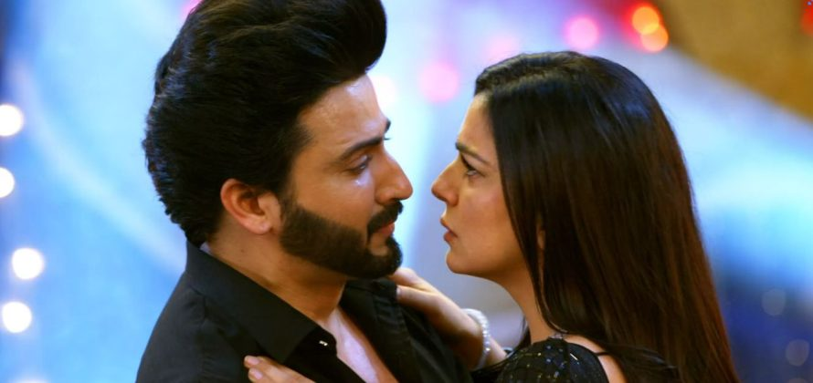 Phir Agar Mujhe Tu Kabhi Na Mile
Humsafar Mera Tu Bane Na Bane
Faaslon Se Mera Pyar Hoga Na Kam

UNIVERSE OF PREERAN