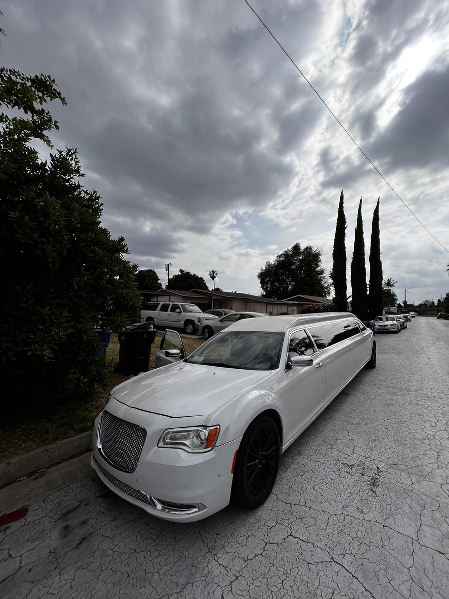 i buy limos makings money while yall buying NFTs hoping it hits 😂😂 quit the bullshit and go inest in youself