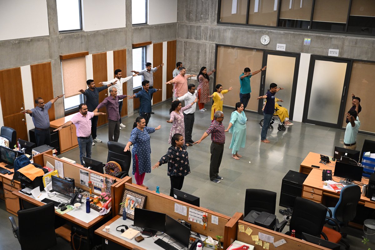 IIMAhmedabad's tweet photo. Y-Breaks🧘at #IIMA continue, aligned to the #InternationalDayOfYoga2023.
#IDY2023 #IDY #YogaBreaks #YBreaks #Yoga
@EduMinOfIndia @moayush https://t.co/7NF3dw8V24