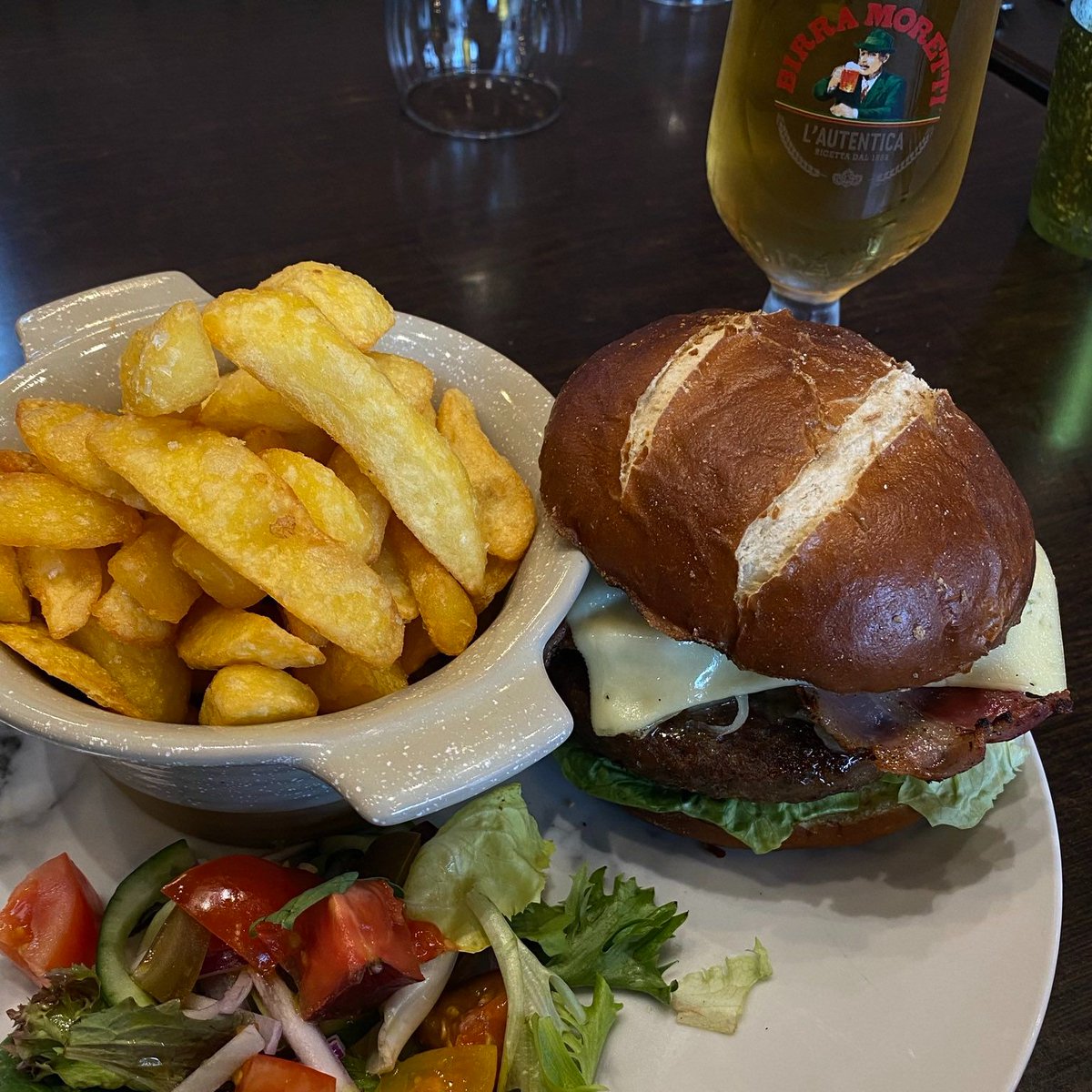 Courtyard Bar & Kitchen tweet media